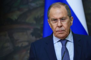 Lavrov: NATO hərbi texnikasını Rusiya sərhədlərinə çəkir